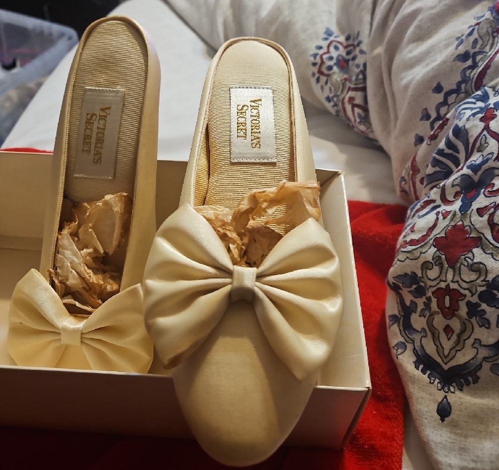 Victoria's Secret Cream Slippers with Decorative Bow